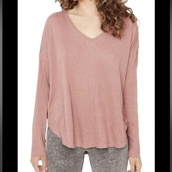 NWT Oversized Ribbed V-Neck Cuff Sleeve Tee! Pink. Side slits. Valentine - Picture 1 of 7